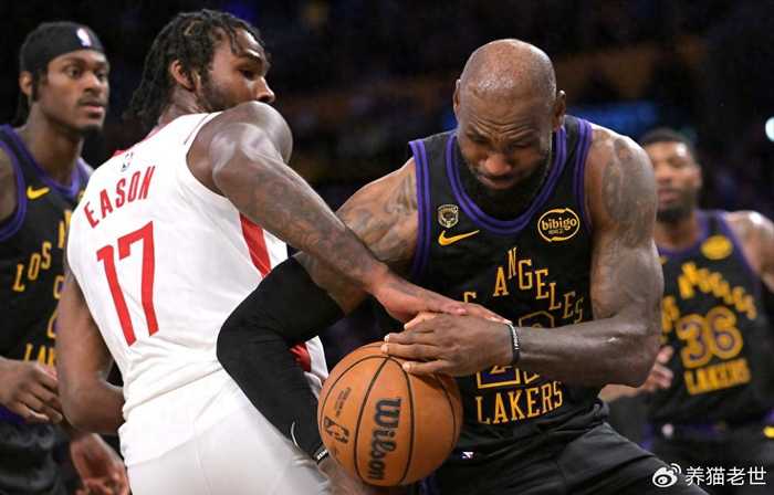 探花爆发夜火箭却迷失，老詹笑纳大礼，赛后霸气表态