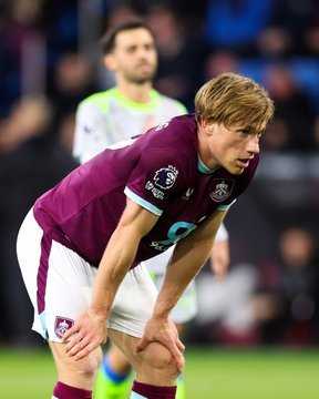 伯恩利五赛季三度降级英超